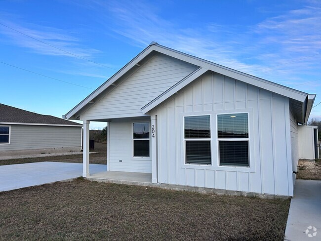 Building Photo - Charming Country Living with Modern Comforts! Rental