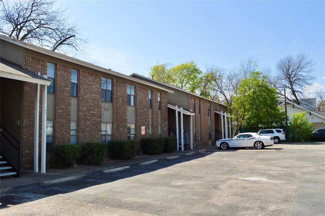 Photo - 1203 W 49th St Apartamento Unidad K