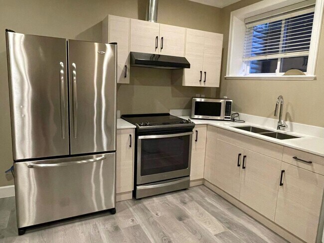 Photo - 3xx7-3162 162 St