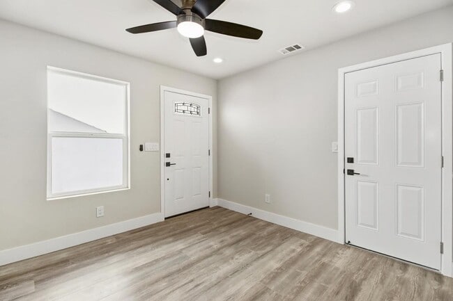 Photo - Home for Rent in Midtown, Sacramento! 2 Bed/ 2 Bath