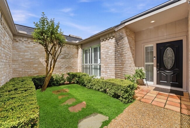 Photo - 2513 Country Club Blvd