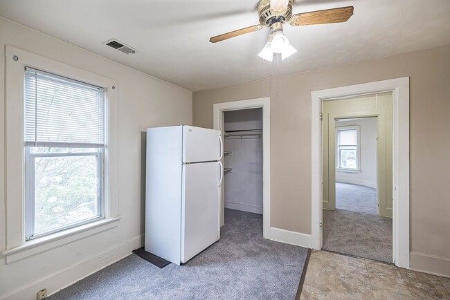 Photo - 735 W 26th St Unit APT 2