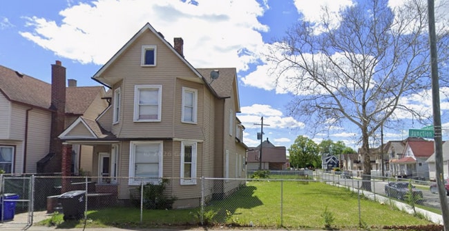 Building Photo - 1945 Junction Ave