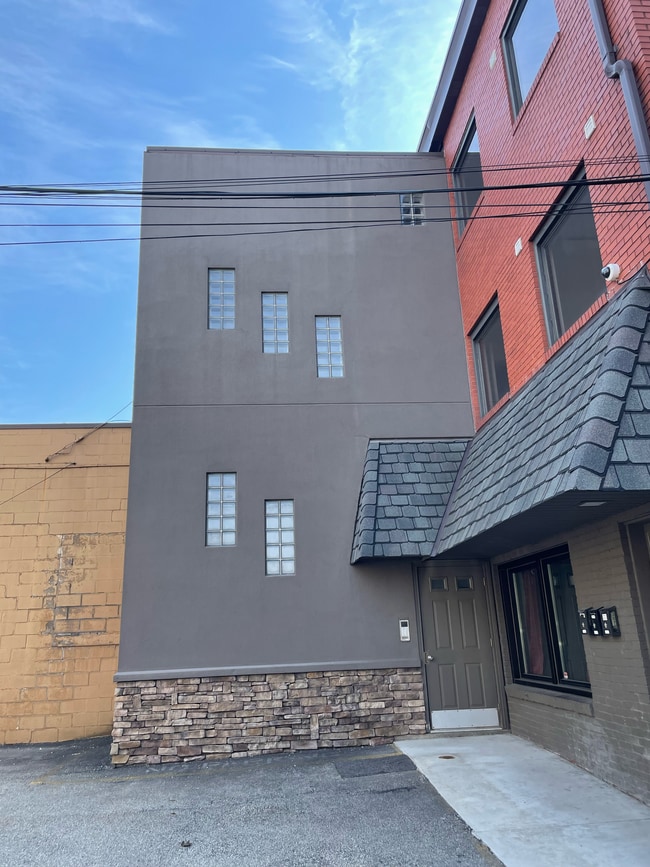 Building Photo - 307 Freeport Rd Unit Second Floor Apartment