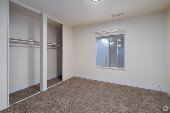 1BR, 1BA - 566SF - Bedroom