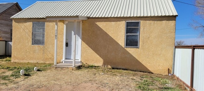 Photo - LARGE 1 BEDROOM HOME WITH MANY UPDATES