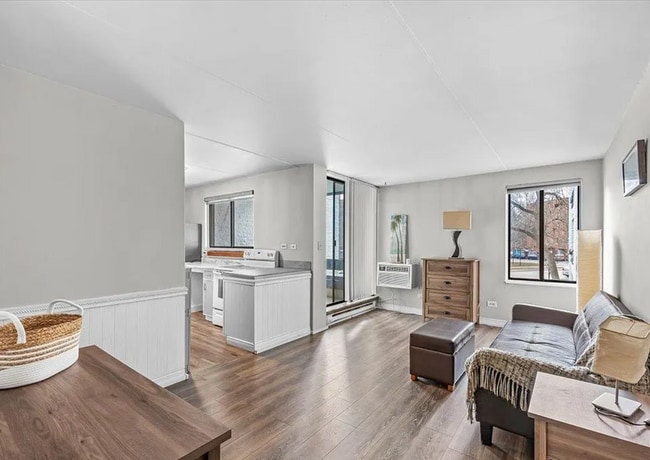 Building Photo - 306 W Miner St Unit X