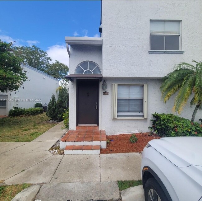 Photo - 4850 NW 97th Pl Casa Adosada