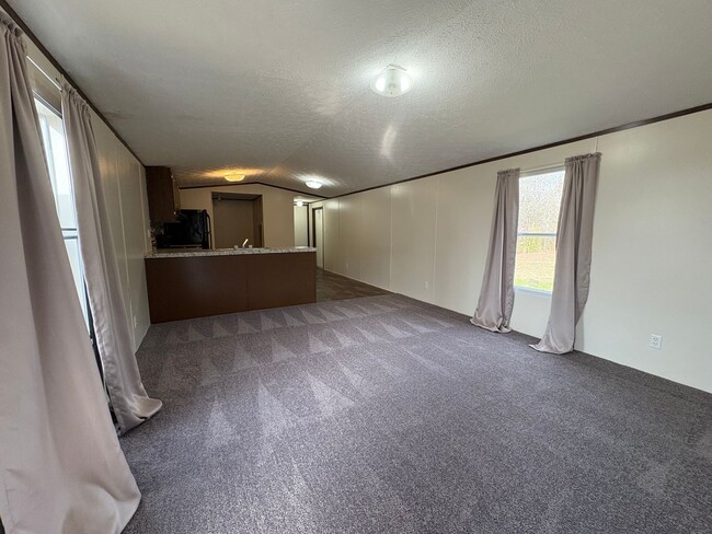 Photo - Nice 3 bedroom/2 bathroom mobile home located in Willow Oak Park in Keithville! Unit Willow Oak 2996