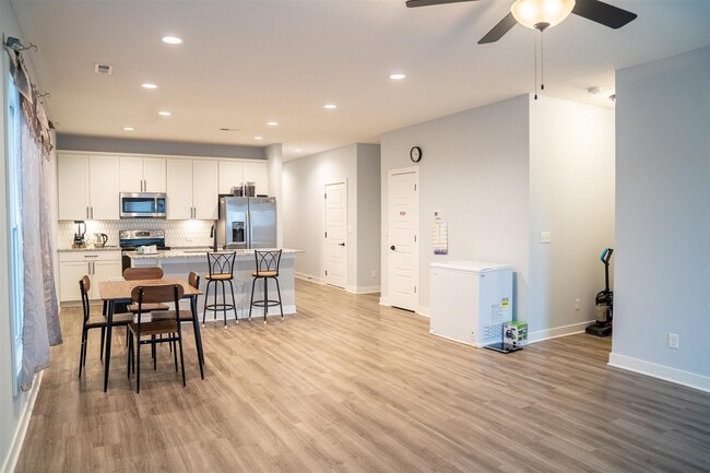 Photo - 952 Anise Ln