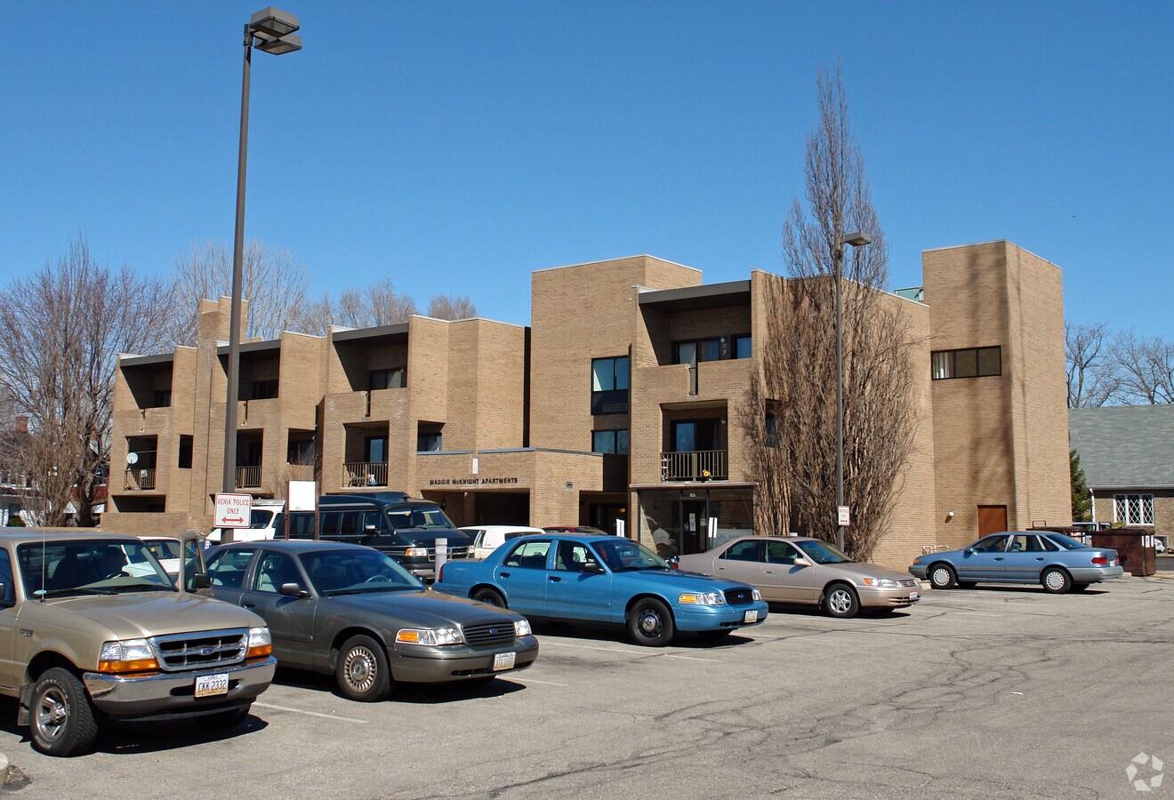 Maggie McKnight Apartments - Maggie McKnight Apartments