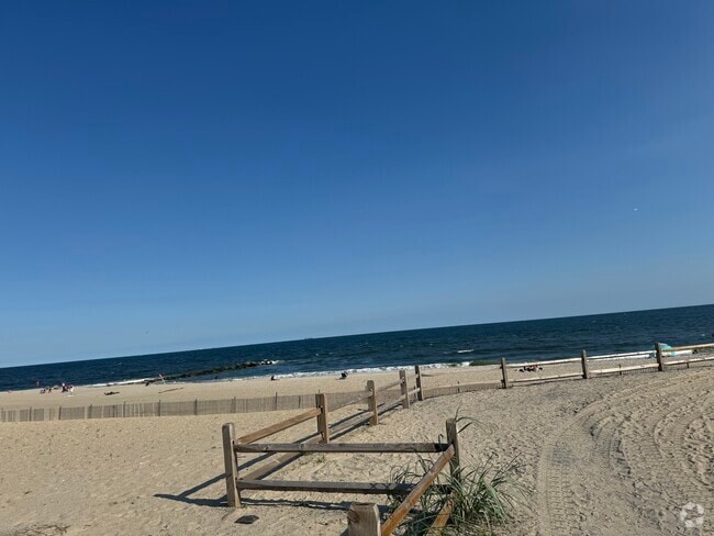 Building Photo - 518 Beach 126th St Unit 2.5 beds apt in Rockaway