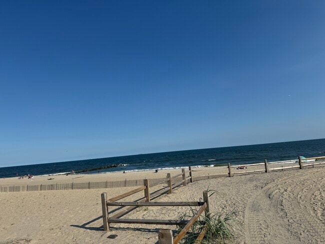 Building Photo - 518 Beach 126th St Unit 2.5 beds apt in Rockaway