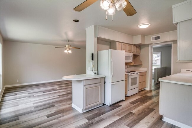 Photo - Fabulous modern house located in highly desirable Greenwood Hills