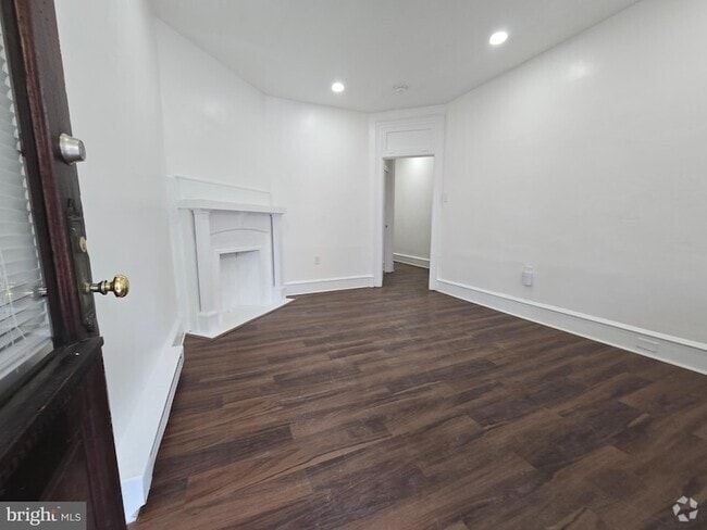 Building Photo - 5820 Lansdowne Ave Rental