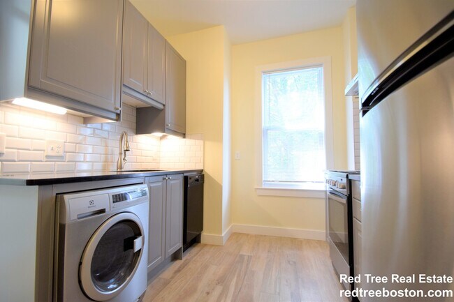 14 Leamington Rd Unit 2