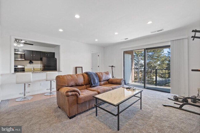 Photo - 804 Quince Orchard Blvd Unidad 201