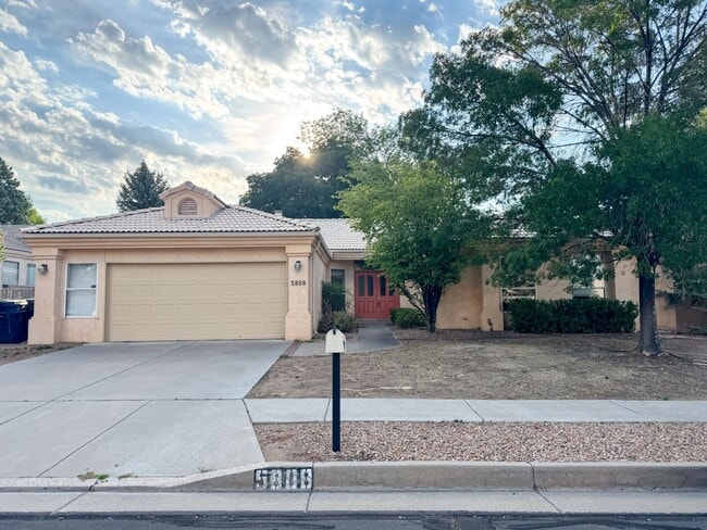 Luxury Home in Peppertree Royal Oak - Luxury Home in Peppertree Royal Oak