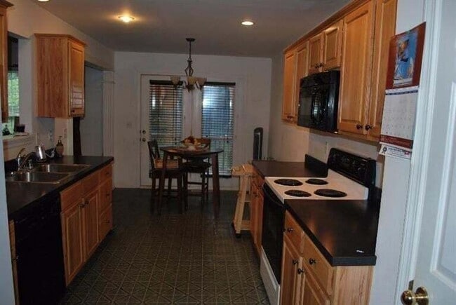Photo - 581 Forest Hill Dr