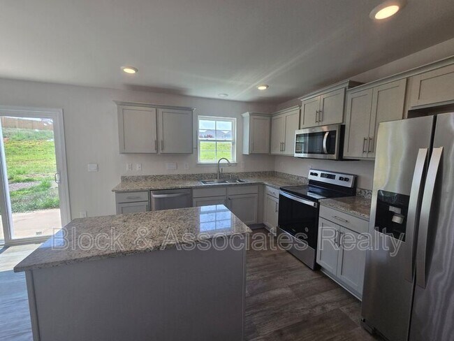 Photo - 310 Beresford Wy