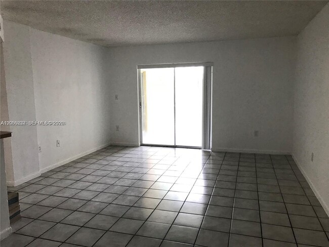 Photo - 8580 SW 212th St Unidad 307