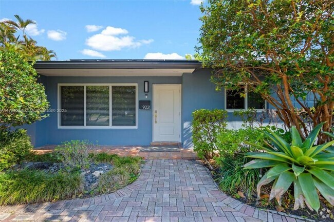 Building Photo - 3 bedroom in Miami FL 33165 Rental