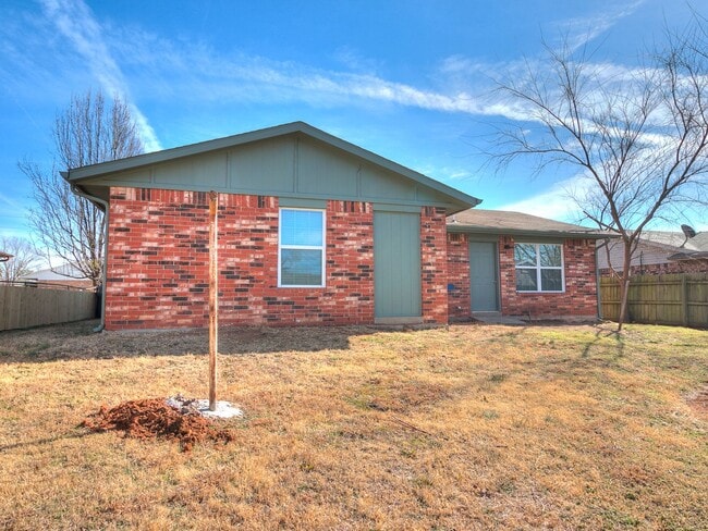 Photo - 4 bedroom 2 bath home in Tecumseh!