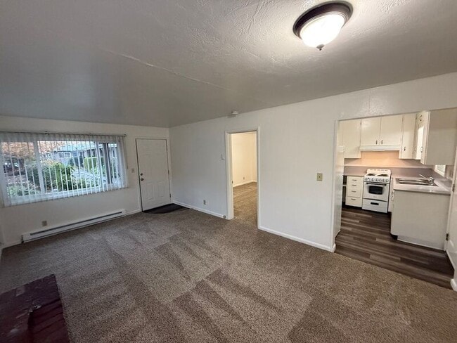 Photo - 231-295 Kearney St S