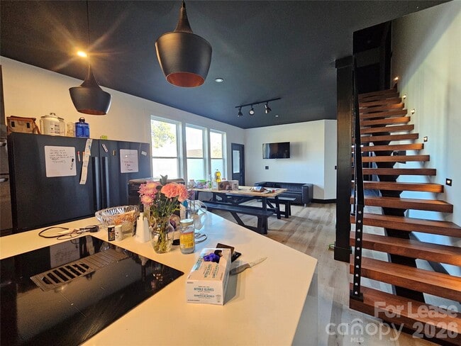 Photo - 1002 Crawford Rd Unit 6