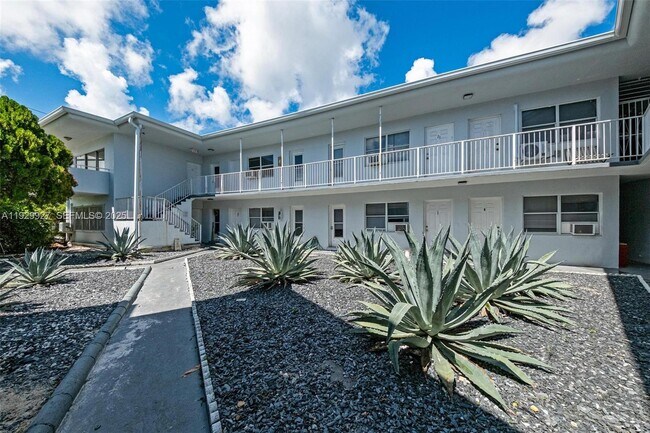 Building Photo - 7271 Gary Ave Unit 6