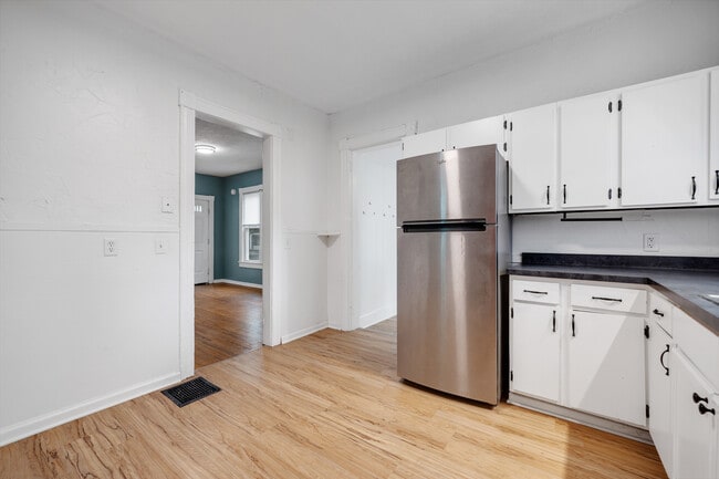 Photo - 253 Benton St