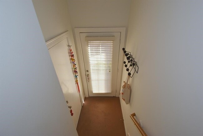 Building Photo - 118 McGowen St Unit C Rental