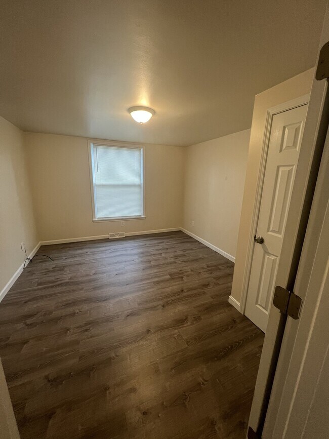 Photo - 917 W 3rd St Unidad 917 W 3rd Street 1