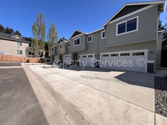 Photo - Spacious Townhome in Central Vancouver Location!