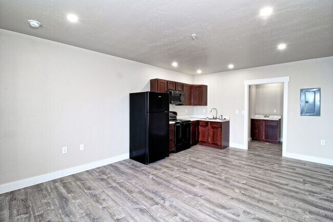 Modern Studio Apartment Near CMU