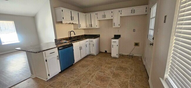 Photo - 5780 Saranac Ave