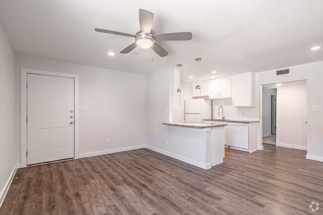 1BR, 1BA - 627SF