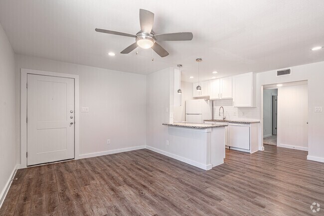 1BR, 1BA - 627SF - Midtown Apartments