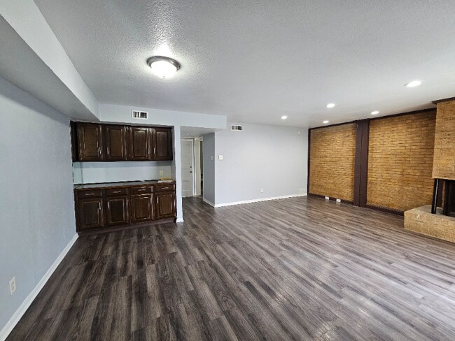 Photo - 4008 Towngate Blvd