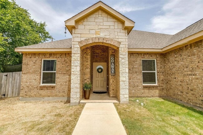 Photo - Great 4 Bed, 2 Bath in South Arlington- Mansfield ISD-  76001