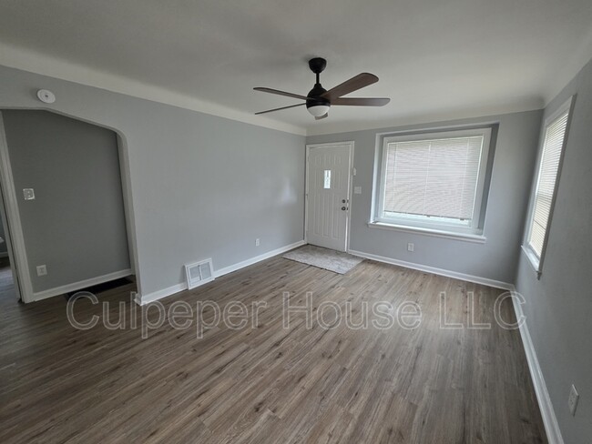 Building Photo - 39 W Gramercy Ave Rental