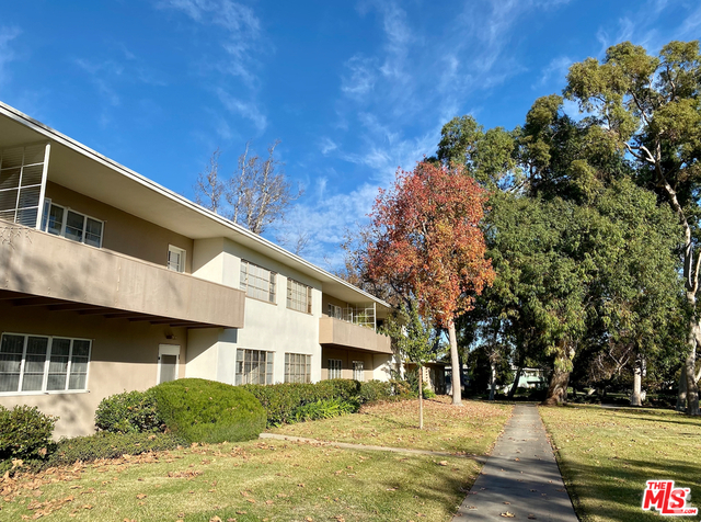 Building Photo - 5270 Village Green Rental