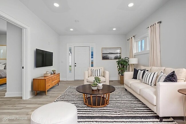 Photo - 1218 N Ewing St