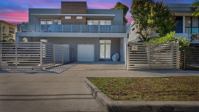 Building Photo - 3162 Hibiscus St