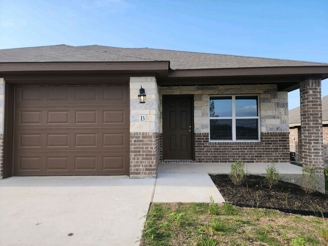 Building Photo - 305 Lost Trl Unit B