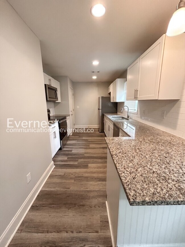 Photo - 1928 Grant Rd SW