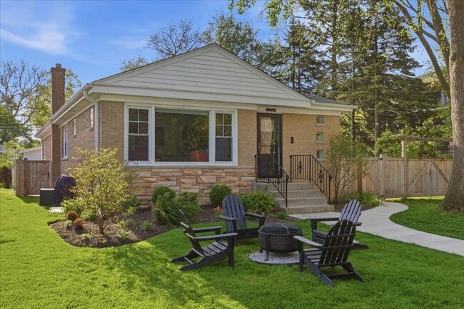 Photo - 9237 Lincolnwood Dr