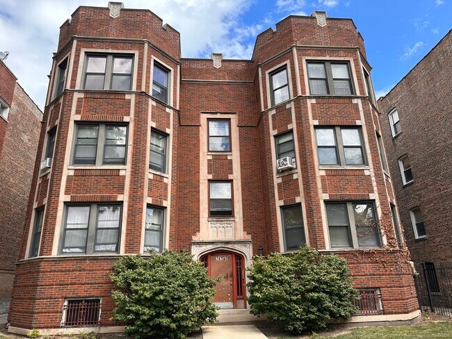 Building Photo - 6749 S Paxton Ave Unit 3 Rental