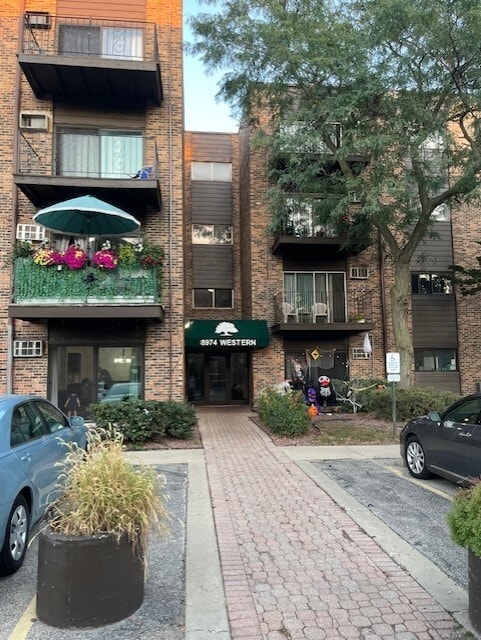 Building Photo - 815 E Oakton St Unit 205