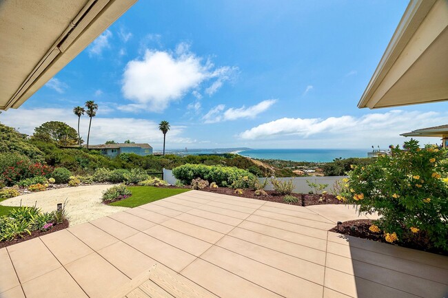 Building Photo - 4 bedroom, 2.5 bathroom home in the desirable Mt Soledad neighborhood.